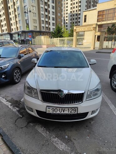 Skoda Octavia 2011, 255,000 km - 1.6 l - Bakı