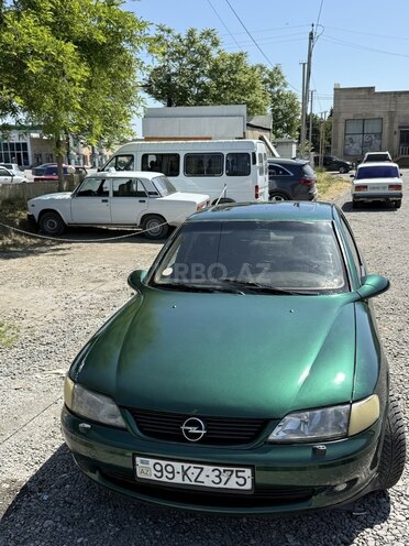 Opel Vectra 1997, 200,000 km - 2.0 л - Quba