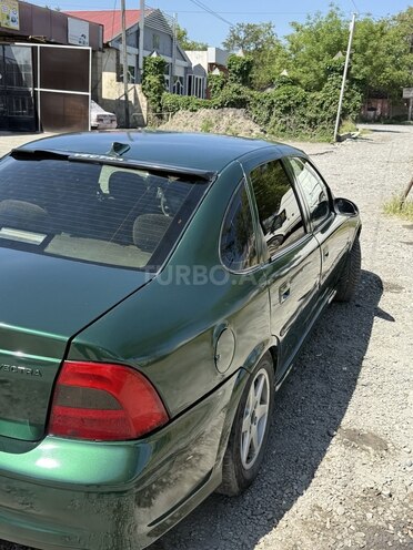 Opel Vectra 1997, 200,000 km - 2.0 л - Quba