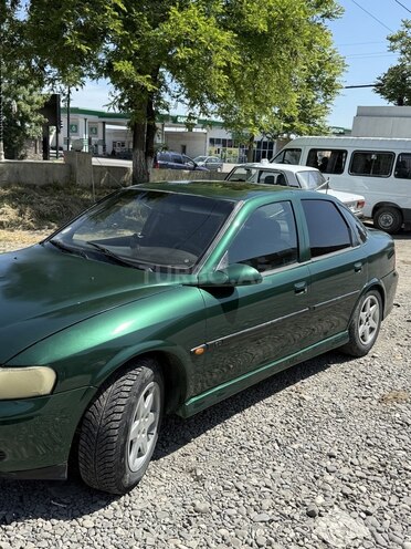 Opel Vectra 1997, 200,000 km - 2.0 л - Quba