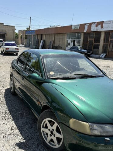 Opel Vectra 1997, 200,000 km - 2.0 л - Quba