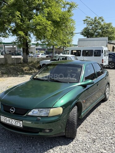 Opel Vectra 1997, 200,000 km - 2.0 л - Quba