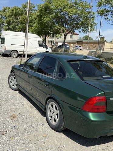 Opel Vectra 1997, 200,000 km - 2.0 л - Quba