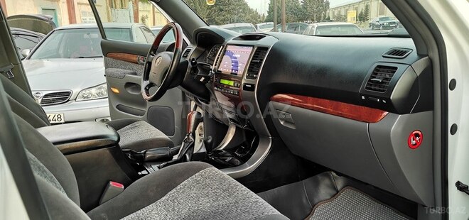 Toyota Land Cruiser Prado-21