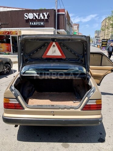 Mercedes E 230 1995, 252,000 km - 2.3 l - Bakı