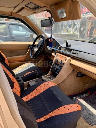 Mercedes E 230 1995, 252,000 km - 2.3 l - Bakı