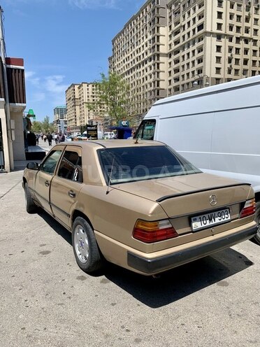 Mercedes E 230 1995, 252,000 km - 2.3 l - Bakı