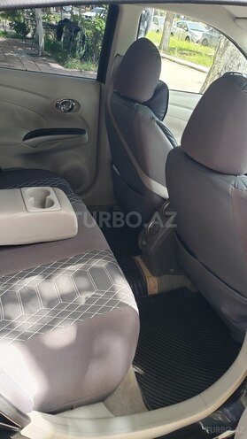 Nissan Sunny-11