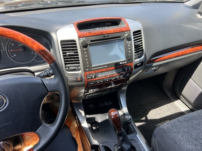 Toyota Land Cruiser Prado-15