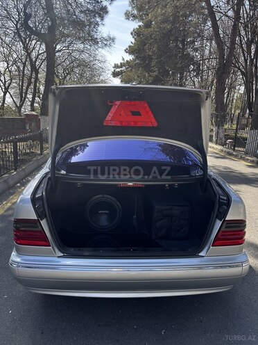 Mercedes E 320 2001, 275,000 km - 3.2 l - Zaqatala