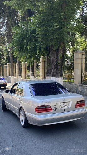 Mercedes E 320 2001, 275,000 km - 3.2 l - Zaqatala