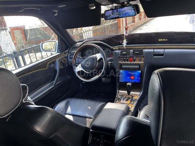 Mercedes E 320 2001, 275,000 km - 3.2 l - Zaqatala