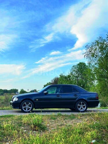 Mercedes C 180 2000, 399,999 km - 1.8 л - Yevlax
