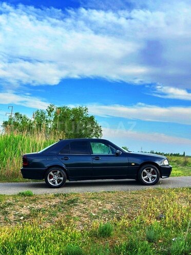 Mercedes C 180 2000, 399,999 km - 1.8 л - Yevlax