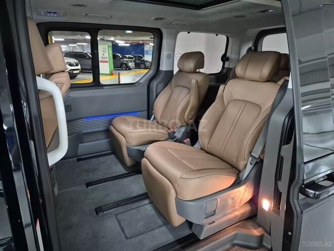 Hyundai Staria-11