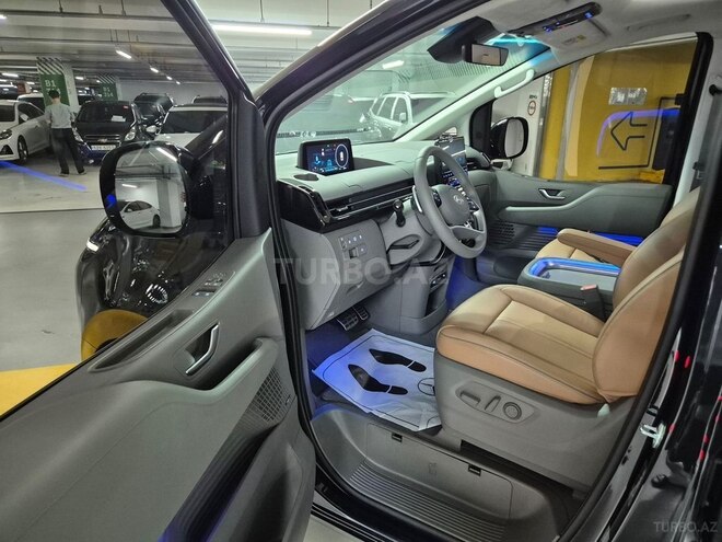 Hyundai Staria-15