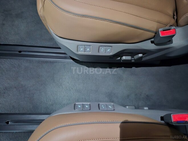 Hyundai Staria-12