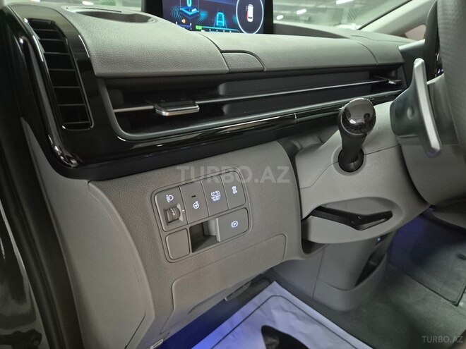 Hyundai Staria-17