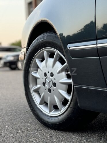 Mercedes E 240 1999, 346,000 km - 2.4 л - Sabirabad