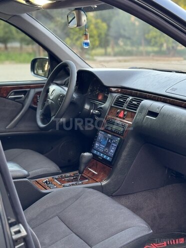 Mercedes E 240 1999, 346,000 km - 2.4 л - Sabirabad