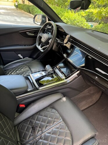 Audi Q8 2024, 43,940 km - 3.0 l - Bakı
