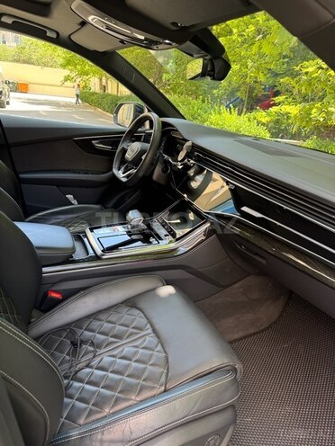 Audi Q8 2024, 43,940 km - 3.0 l - Bakı