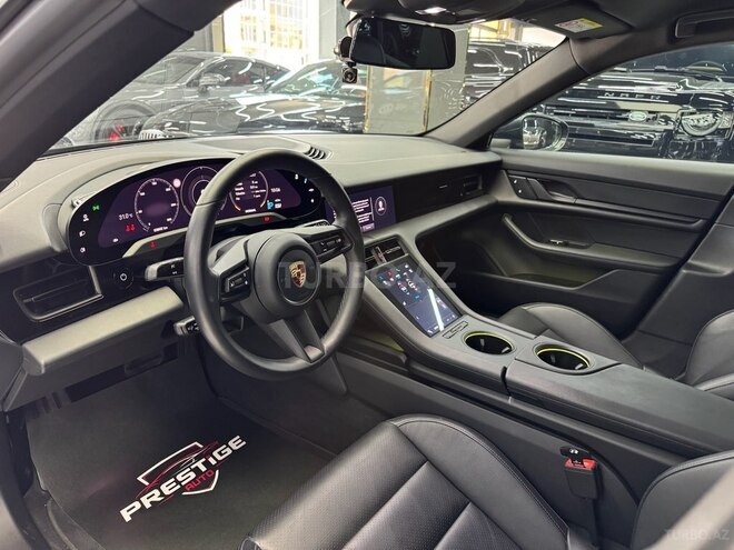 Porsche Taycan 4 Cross Turismo-7