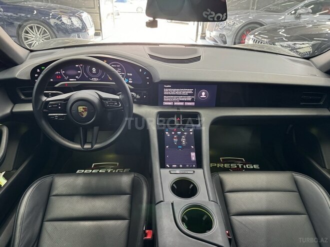 Porsche Taycan 4 Cross Turismo-9