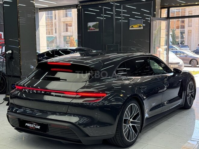 Porsche Taycan 4 Cross Turismo-5