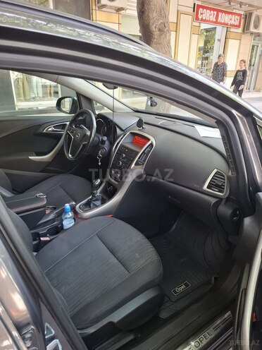 Opel Astra 2011, 316,000 km - 1.4 l - Bakı