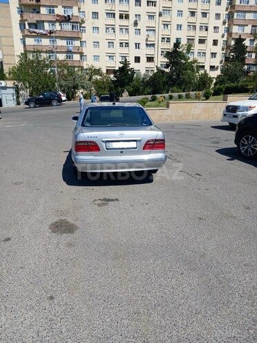Mercedes E 240 2000, 385,000 km - 2.4 l - Bakı