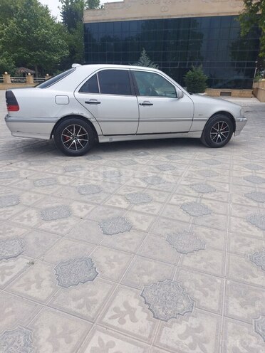 Mercedes C 220 1995, 338,000 km - 2.2 l - Qazax