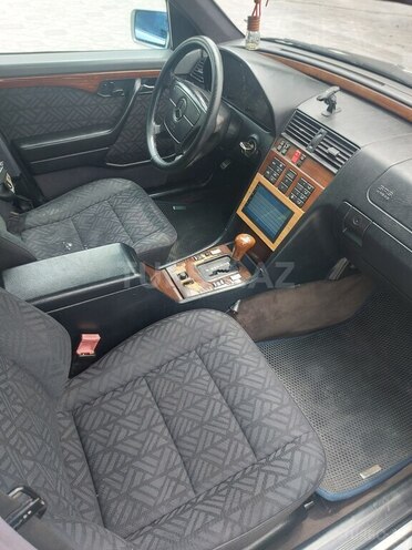 Mercedes C 220 1995, 338,000 km - 2.2 l - Qazax