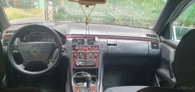 Mercedes E 230 1996, 254,632 km - 2.3 l - Mingəçevir