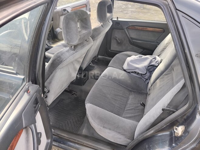 Opel Vectra 1994, 350,000 km - 1.8 l - Qax