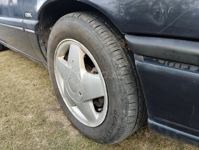 Opel Vectra 1994, 350,000 km - 1.8 l - Qax