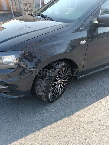Volkswagen Polo 2016, 186,000 km - 1.6 l - Şəki