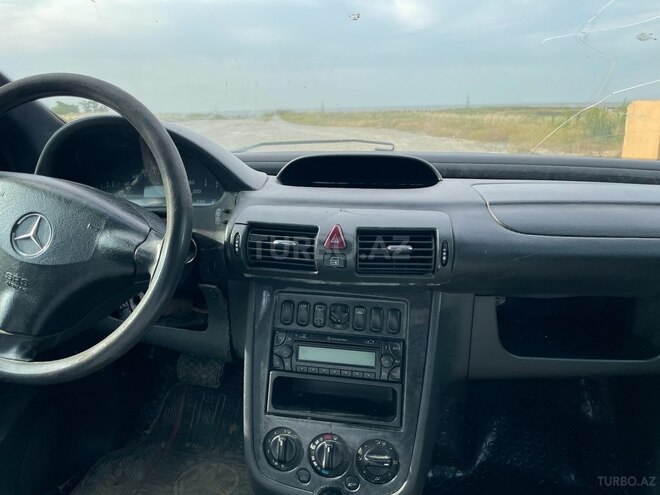 Mercedes Vaneo 2003, 300,000 km - 1.9 l - Siyəzən