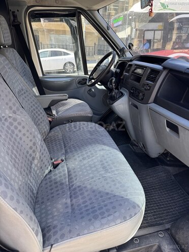 Ford Transit-13