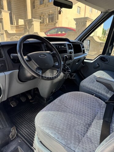 Ford Transit-15
