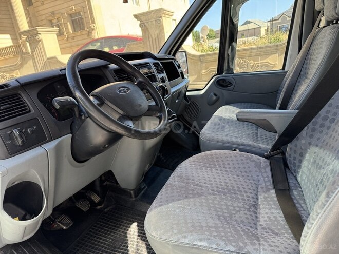 Ford Transit-14