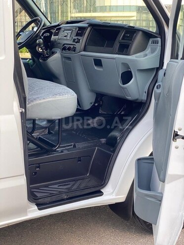 Ford Transit-15