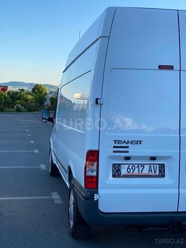 Ford Transit-10