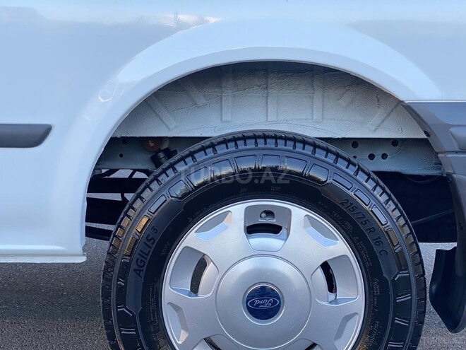 Ford Transit-13