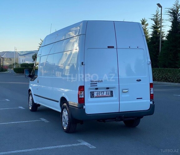 Ford Transit-9