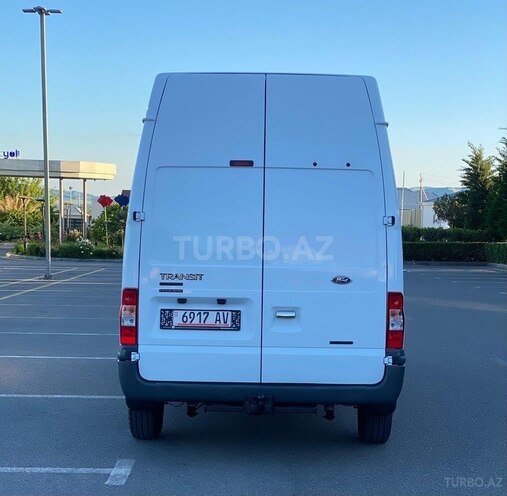 Ford Transit-12