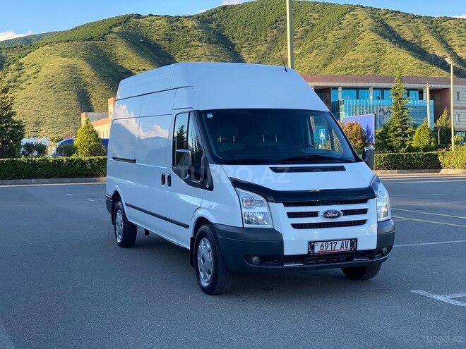 Ford Transit-5