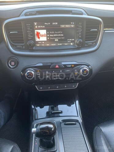 Kia Sorento-12