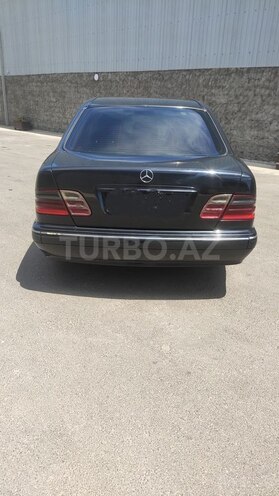 Mercedes E 220 d 2000, 290,000 km - 2.2 l - Sumqayıt