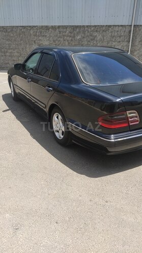Mercedes E 220 d 2000, 290,000 km - 2.2 l - Sumqayıt
